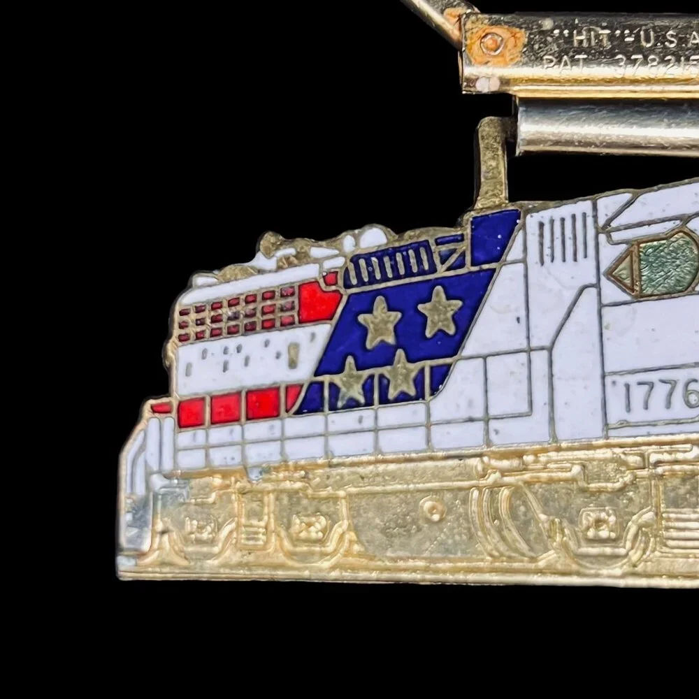 Vintage Gold Tone W/Red, White And Blue Enamel Train Locomotive Key FOB (5353) - Picture 3 of 5